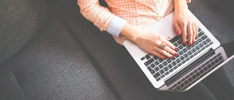 ブロガーの平均年収は360万円